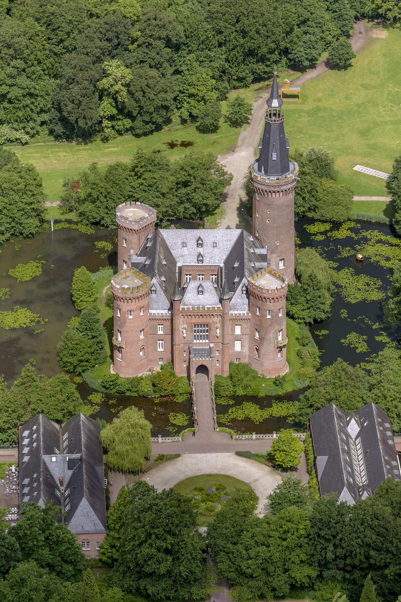 Schloss Moyland aus der Vogelperspektive